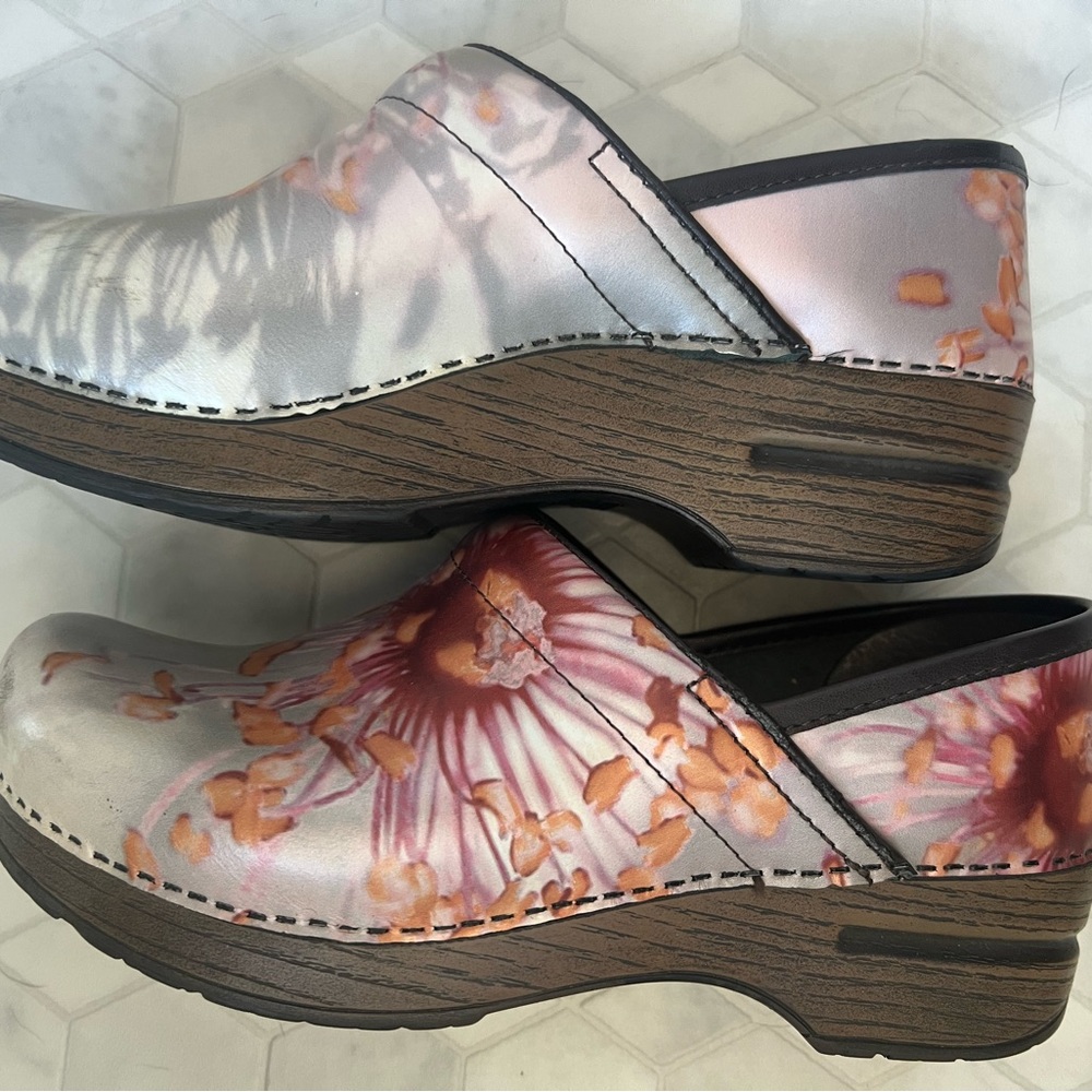 Dansko Professional Clogs NWOT